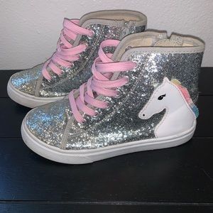 Girls unicorn shoes (used)